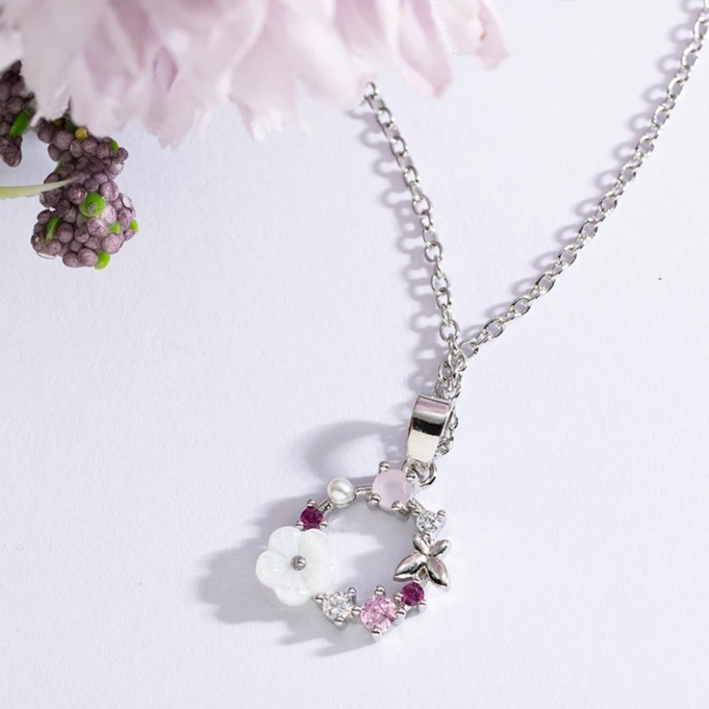 NWT Creative Butterfly Flowers Zircon Necklace
